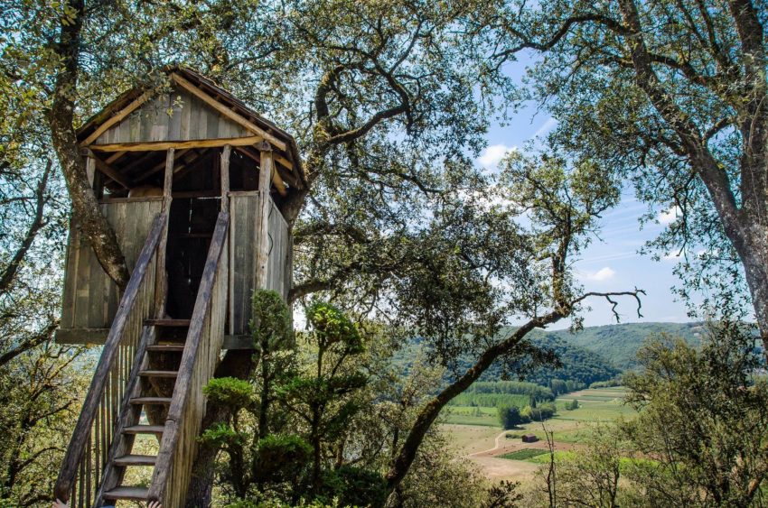 Une cabane pour enfants à poser dans son jardin